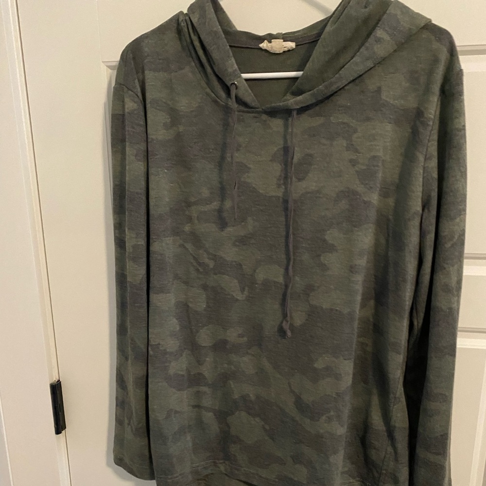 Jane & Delaney Lightweight Camo Sweatshirt